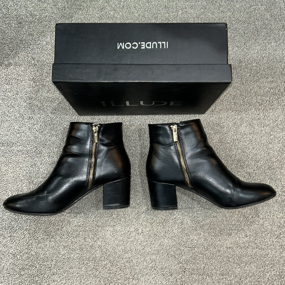 Illude - Black Ankle Booties - women’s 10 - Picture 3 of 6